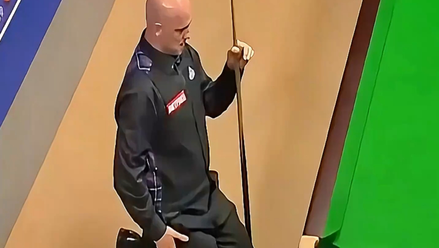 体坛记忆｜ 给自己安排上斯诺克，现场跪拜祈求神灵保佑！找裁判抛硬币决生死