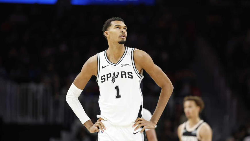 文班21分钟26+12集锦：连续百场有盖帽 单手劈扣四人目送