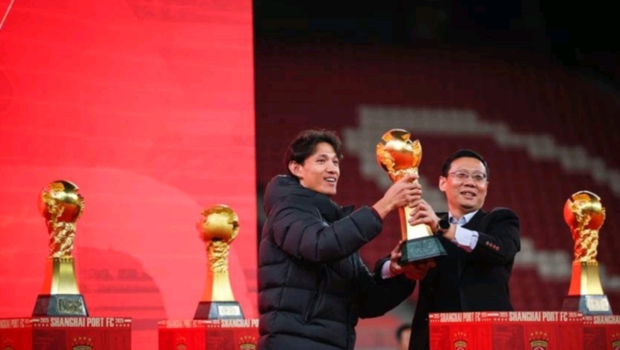 海港三连冠不算“王朝”？球迷：只认广州和大连，山东泰山靠边站