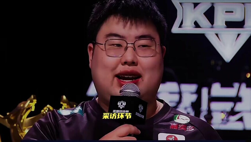 小胖深夜在放狠话，如果有人能终结aG王朝，那一定是狼队，