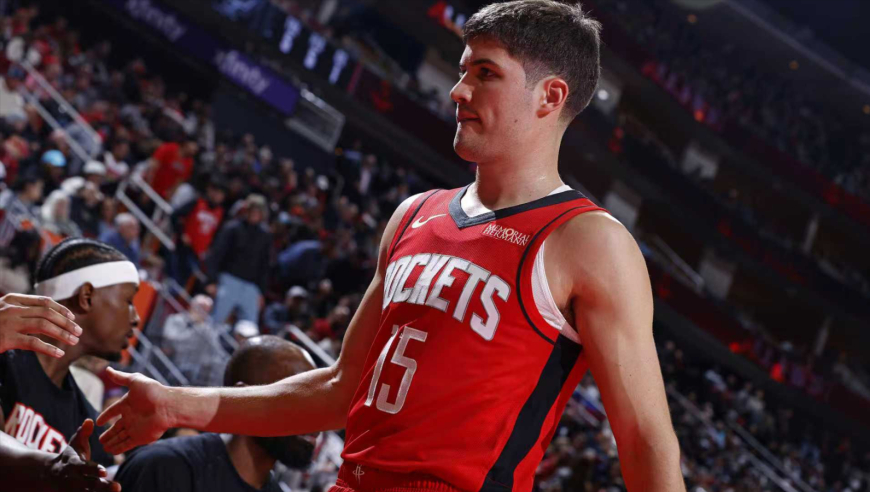 太燃了！谢泼德关键时刻连得8分 三分如库里帮助火箭反超