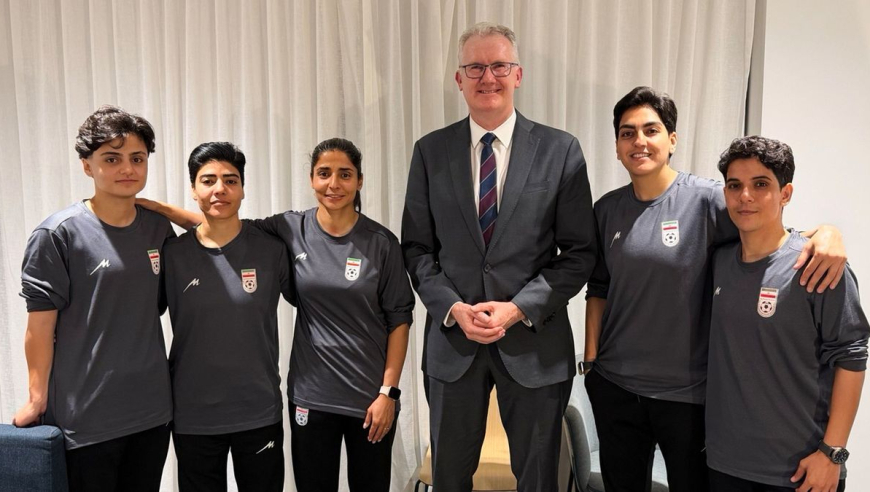 惊心动魄，澳大利亚媒体报道伊朗女足5名球员逃离酒店全过程