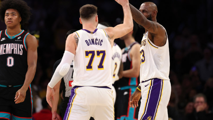 场均33分，场均28分！湖人变成啃老球队，球队老大是否该被交易？