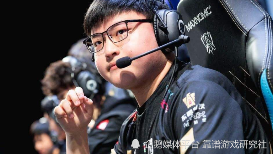 LOL：拳头官方全方位解析Uzi，他永久性地改变了AD的位置，开先河
