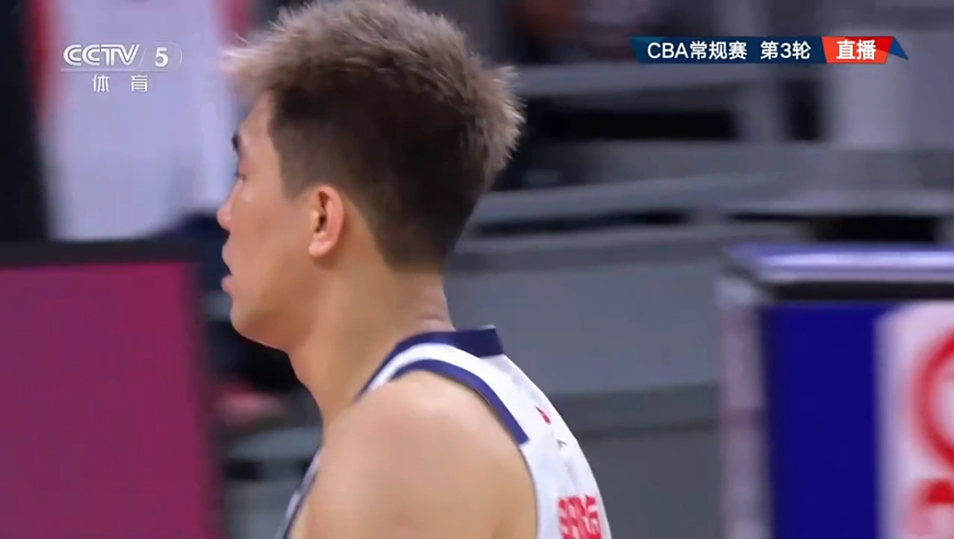 广东广州生死时刻：郭艾伦关键抢断 邵炜昀极限三分仍然惜败广东