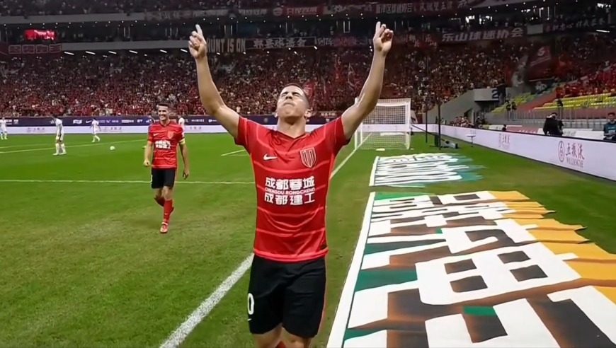 逃过一劫！莱切特传中罗慕洛抢点破门 裁判回放后判罚越位进球无效