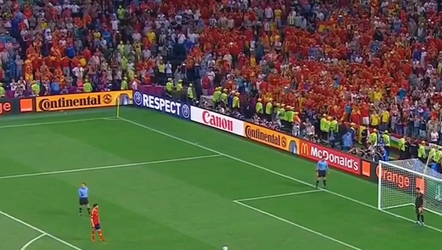 体坛记忆｜谁说后卫不会玩勺子？欧洲杯半决赛点球大战，葡萄牙VS西班牙！