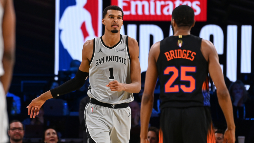 马刺纽约决胜时刻：马刺发球失误+120秒零得分 目送尼克斯夺冠