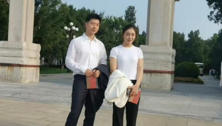 陈梦马龙受邀观礼阅兵，梦姐扎高马尾美到窒息，满脸喜悦好板正