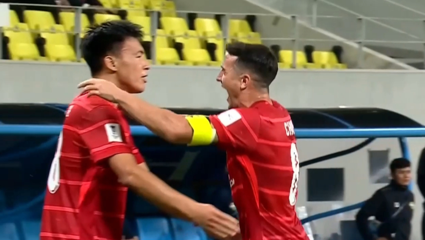 成都1-0江原半场集锦：周定洋凌空破门 费利佩头球造险