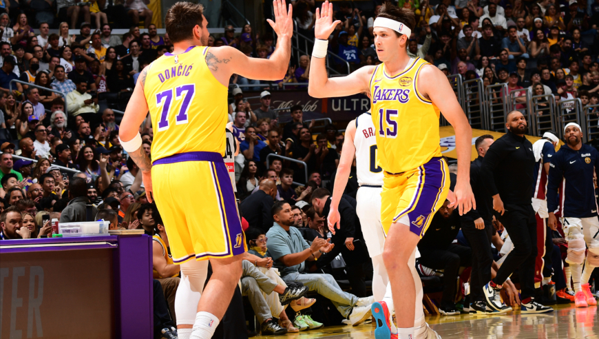 湖人掘金末节最后时刻：詹皇鱼跃抢篮板 里夫斯罚球自投自抢绝平