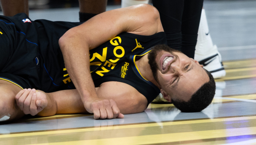 至少休一周！勇士官方确诊库里四头肌挫伤和肌肉拉伤：本季缺他1胜3负