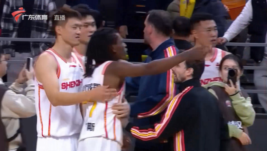110-105！广东双子星迷失，赛后差点打起来了，请注意周鹏！