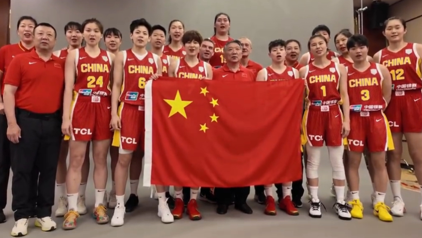 出征亚洲杯！中国女篮大合影出炉：2米26张子宇抢镜，杨舒予真帅