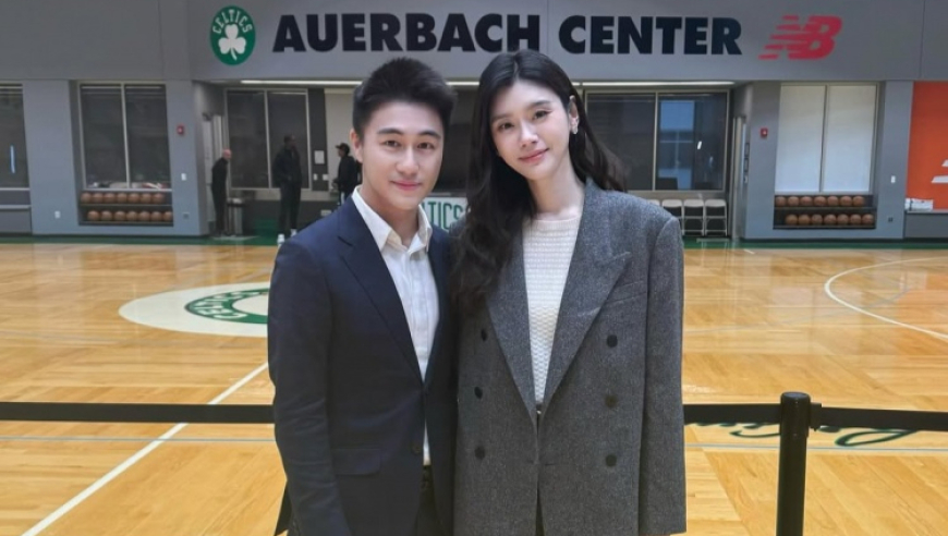何猷君携奚梦瑶亮相凯尔特人球馆，获赠绿军总冠军戒指