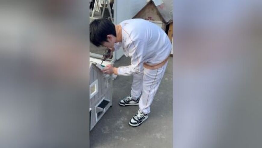 JKL真没一点架子啊，拧螺丝去了