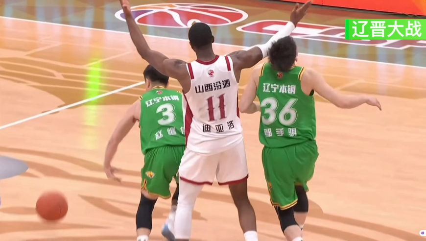 迪亚洛和手帝冲突双双领违体 周鹏怒瞪张皓嘉 | 暴打CBA