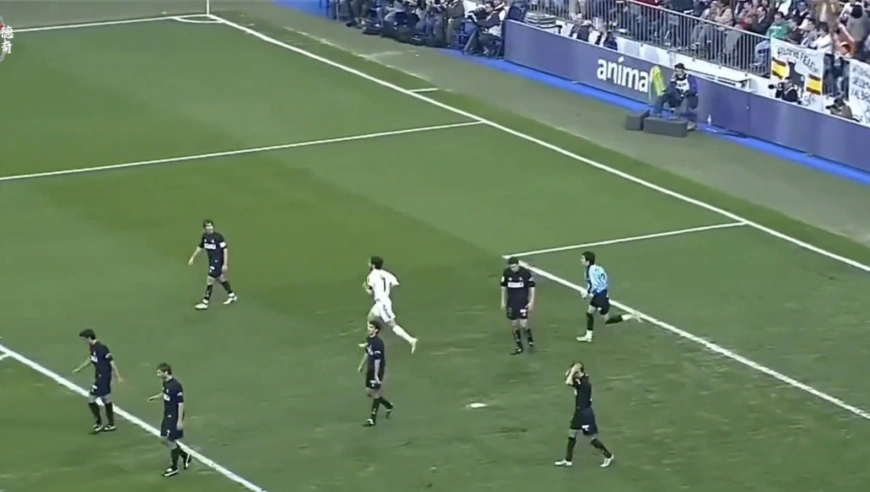 体坛记忆｜齐达内大罗神级配合进球，传奇永不褪色