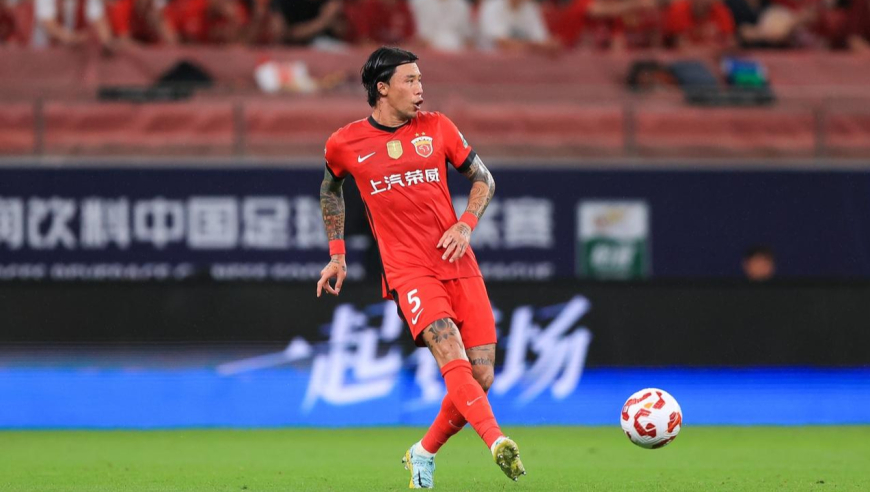 近6万人沸腾！还原大连1-0制胜海港全过程，张琳芃严重漏人