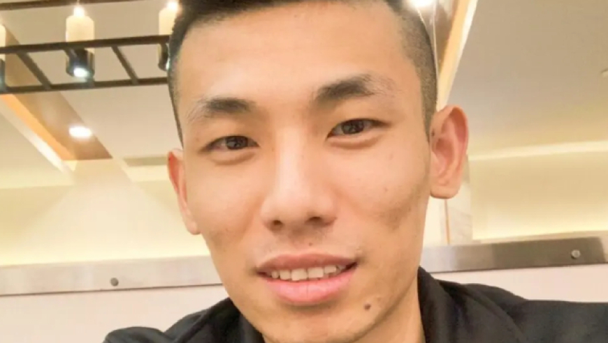 旭旭宝宝粉丝见面会，送出30枚金币，结果二手平台马上有人高价售卖