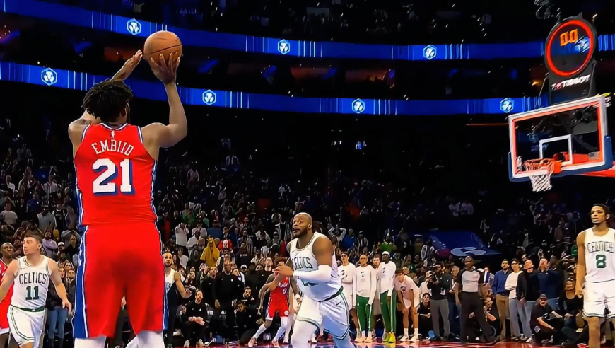 76人凯尔特人生死时刻：绿军关键两罚不中 恩比德绝杀三分超时