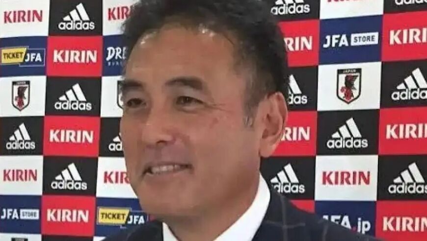 58岁日本足协高管在飞机上观看儿童色情片被逮捕，竟辩称自己是艺术家，影像由“AI生成”
