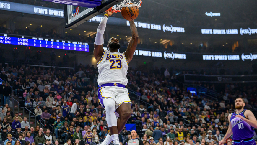 乔治丢绝杀爵士逆转湖人失败！东里合砍55+21取四连胜 詹皇17+8