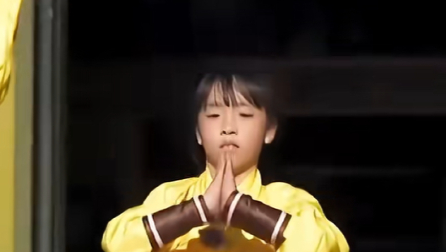 1分钟69个头顶翻、1分钟11组凳子上一字马！河南12岁女孩用中国功夫创下两项吉尼斯世界纪录，相关节目登上意大利电视台