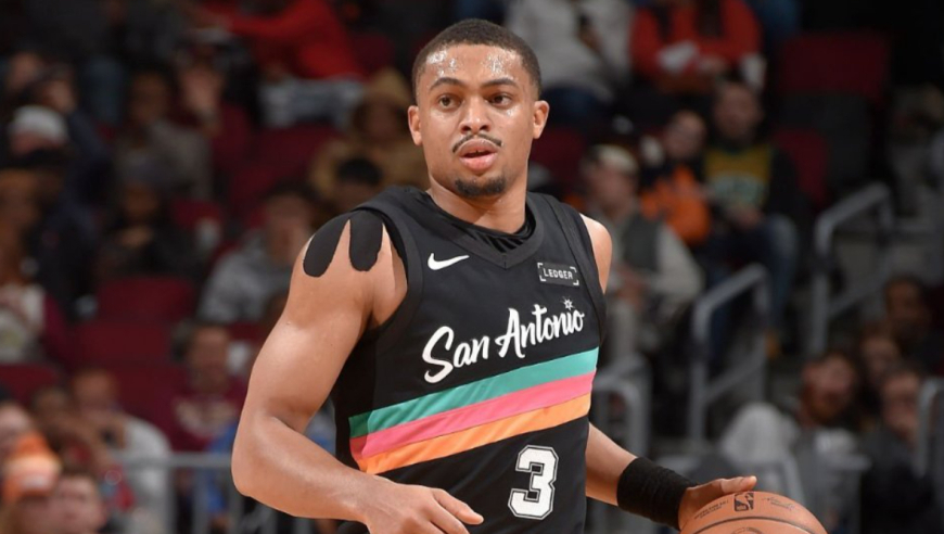 主打星 | 25分率队双杀雷霆，拼抢冲筐活力四射，你无愧马刺队魂