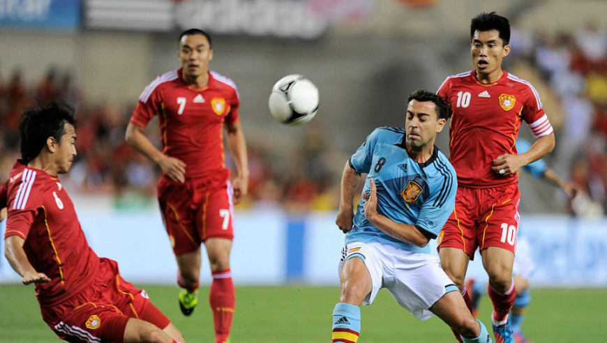 无缘过招世界第1！曝国足曾提出比赛意向，西班牙婉拒+选择伊拉克