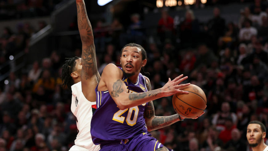 湖人开拓者决胜时刻：小将尼克史密斯助湖人轰出10-0锁定胜局