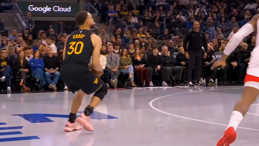 库里对轰小杜兰特？库里命中三分 火箭小贾跳投2+1神似杜兰特