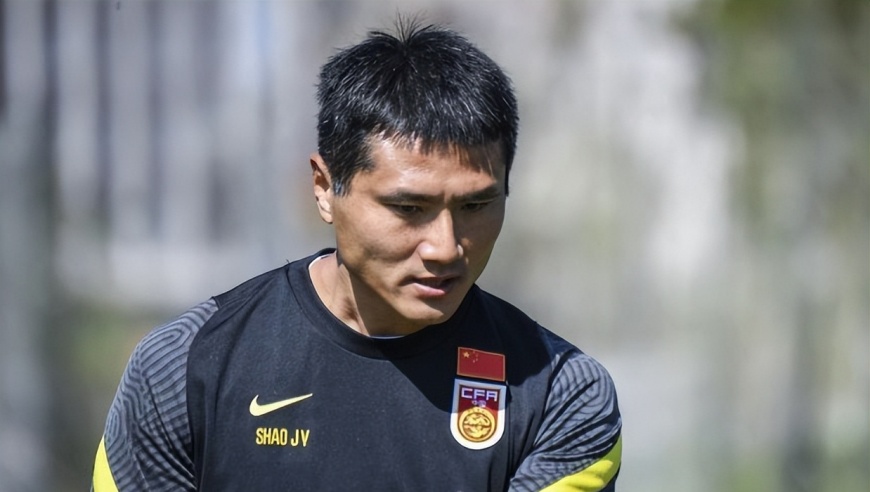 国足大调整，邵佳一新官上任弃用11名常规国脚，重新启用4大失意悍将