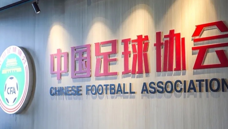 名记炮轰：别骂国脚了！中国足协才是罪魁祸首，毁了中国足球的未来