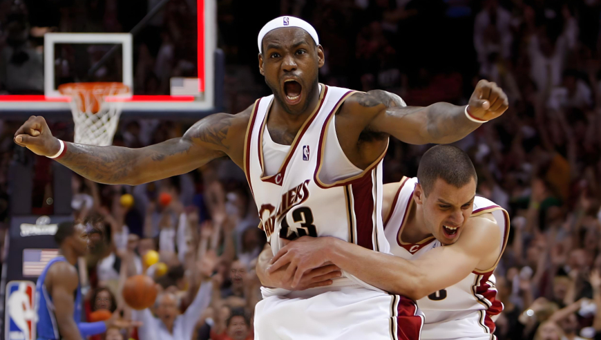 NBA名场面：詹姆斯走步违例魔术准绝杀 随后詹姆斯1秒三分反绝杀