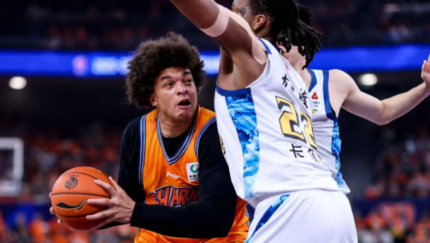 姚明观战！上海7连胜大胜终结广厦8连胜 张镇麟16分胡金秋22分