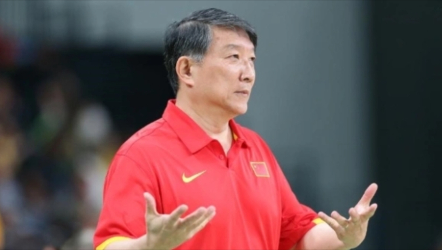宫鲁鸣手腕真硬！媒体人：李梦因伤缺席理由已算体面 他俩都被开除过