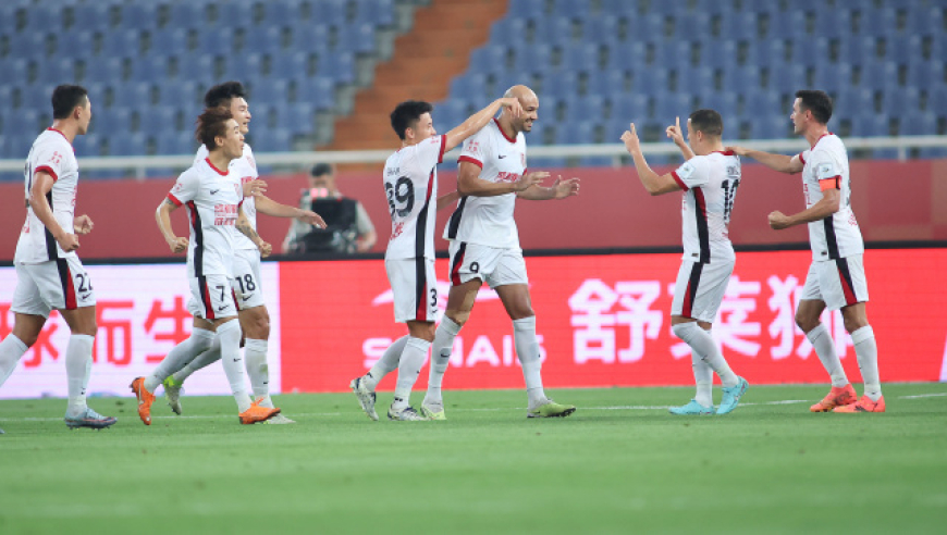 双杀！足协杯：泰山1-3蓉城无缘八强 罗慕洛2脚任意球 周定洋点射