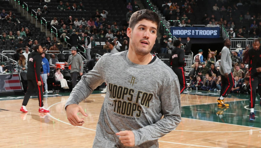 打回状态！谢泼德连得8分率队打出一波10-0 雄鹿暂停也没有打断其手感