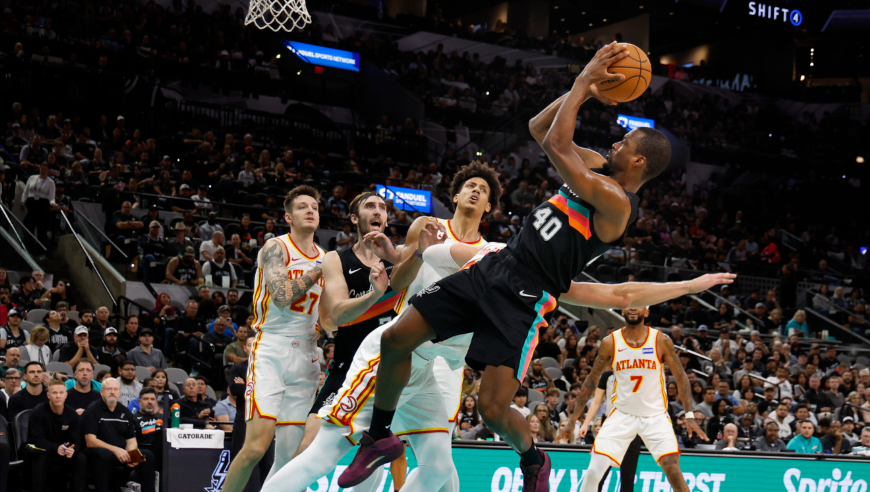 就这么赢球？马刺末节连续4次暴扣 打出一波20-4看嗨文班