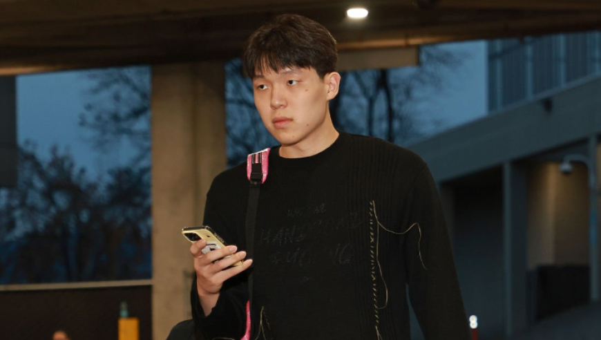 主帅承诺增加杨瀚森时间：他能当进攻核心丰富打法 在实战中慢慢成长