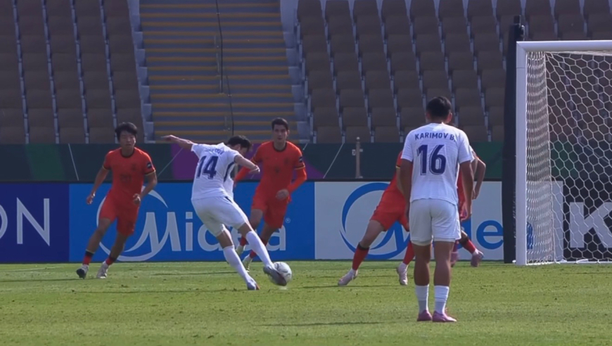 敲山震虎！乌兹别克斯坦开场三板斧险些创造进球，中国队防线亚历山大