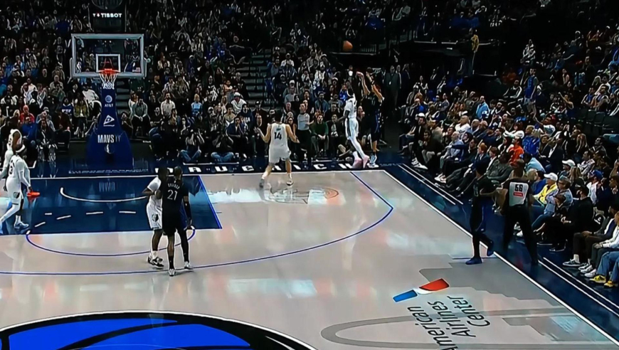 梦回勇士巅峰时期！克莱汤普森最后1秒接球转身出手命中压哨三分