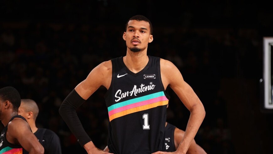 【球星】文班亚马vs尼克斯集锦 空砍25+13+4盖帽飞身隔扣阿奴诺比