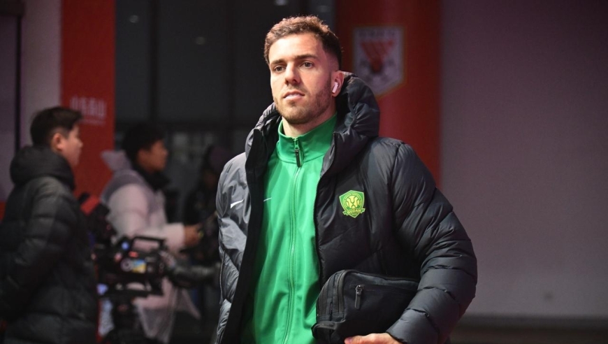 归化入选后遭弃用？国足新帅邵佳一补召22岁小将，名记给出解答