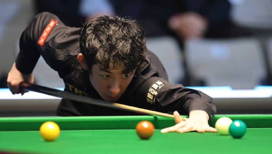 贴库球形一杆制胜！吴宜泽6-2大胜卫冕冠军墨菲，大师赛首秀收获首胜！