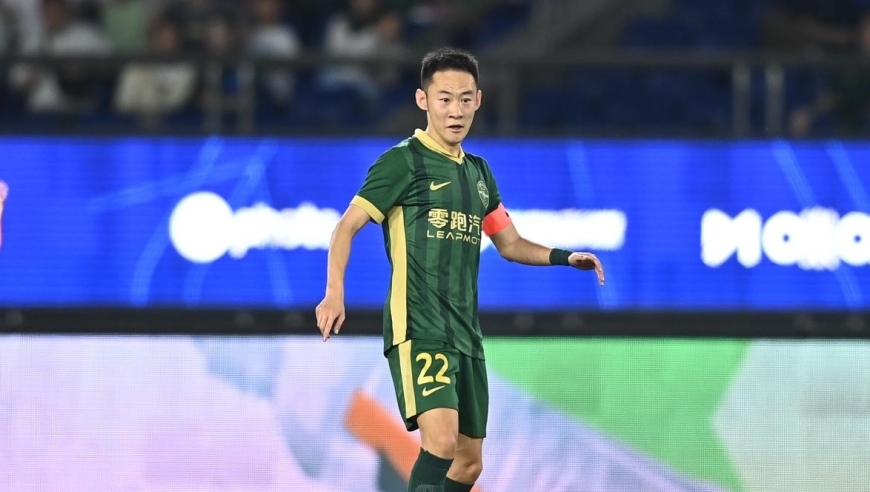 判太严格？VAR介入浙江悍将踩人直红，当事人不可思议一脸无奈离场