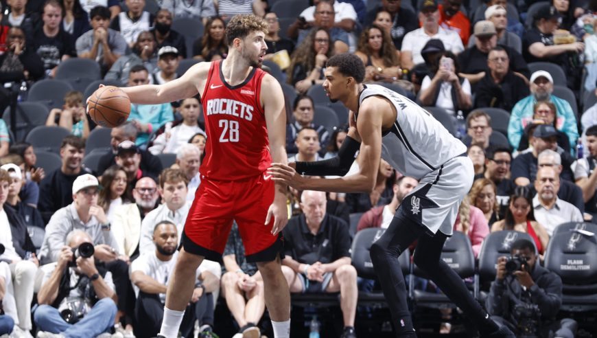 火箭申京vs马刺25分8助攻集锦：背打强吃对抗文班不落下风