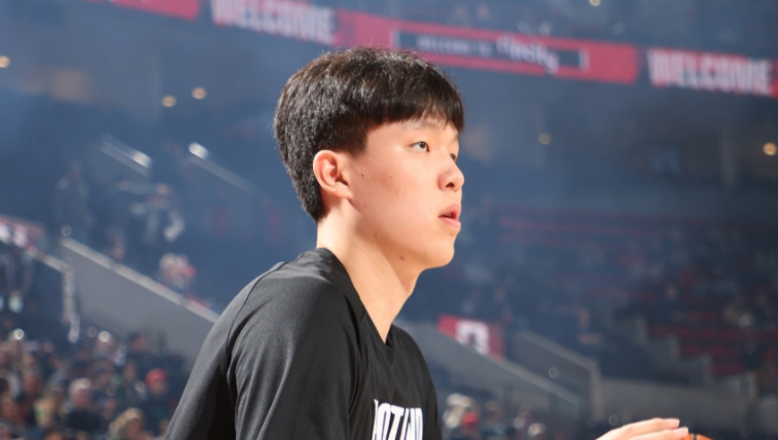 杨瀚森开局表现完整回顾：队友疯跑没球权 仅靠罚球拿分