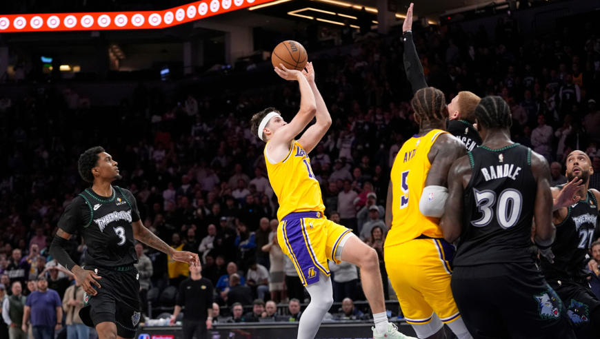 多视角回放里夫斯对森林狼1v3绝杀：球进灯亮解说陷入疯狂